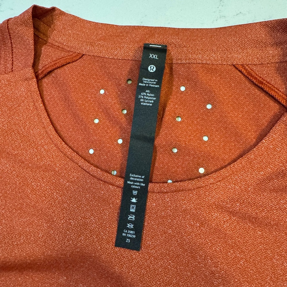 lululemon athletica Men's Short Sleeve Shirt - Burnt Orange - Picture 2 of 3